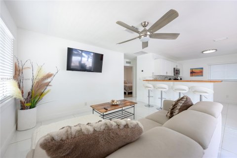 Casa en alquiler en Dania Beach, Florida, 2 dormitorios, 156.45 m2 № 2054789 - foto 9