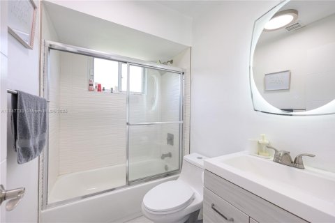 Casa en alquiler en Dania Beach, Florida, 2 dormitorios, 156.45 m2 № 2054789 - foto 23