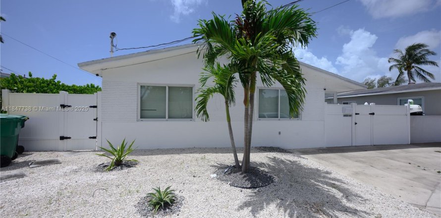Casa en Dania Beach, Florida 2 dormitorios, 156.45 m2 № 2054789