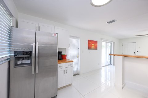 Casa en alquiler en Dania Beach, Florida, 2 dormitorios, 156.45 m2 № 2054789 - foto 17