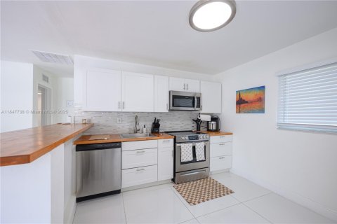 Casa en alquiler en Dania Beach, Florida, 2 dormitorios, 156.45 m2 № 2054789 - foto 15