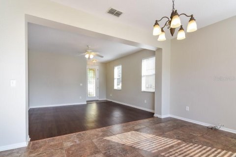 Villa ou maison à louer à Land O' Lakes, Floride: 3 chambres, 143.26 m2 № 1918116 - photo 3