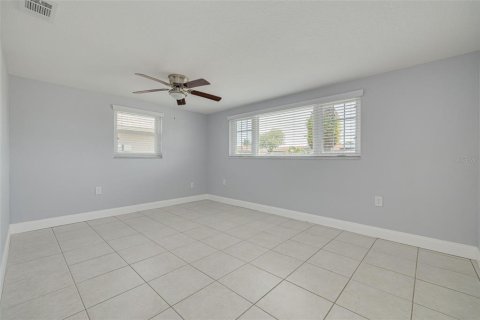 House in New Port Richey, Florida 2 bedrooms, 121.7 sq.m. № 1630265 - photo 25
