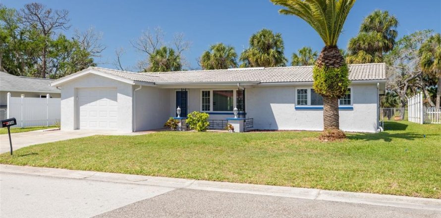 House in New Port Richey, Florida 2 bedrooms, 121.7 sq.m. № 1630265