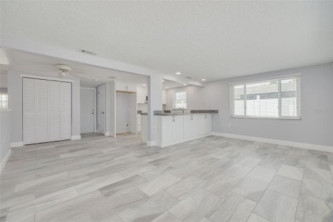 House in New Port Richey, Florida 2 bedrooms, 121.7 sq.m. № 1630265 - photo 23