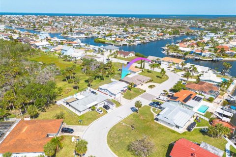 House in New Port Richey, Florida 2 bedrooms, 121.7 sq.m. № 1630265 - photo 5