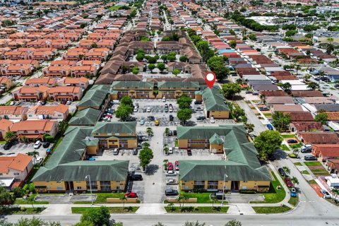 Condominio en venta en Hialeah, Florida, 1 dormitorio, 63.17 m2 № 1768392 - foto 28