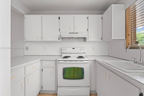 Condominio en venta en Hialeah, Florida, 1 dormitorio, 63.17 m2 № 1768392 - foto 5