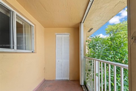 Condominio en venta en Hialeah, Florida, 1 dormitorio, 63.17 m2 № 1768392 - foto 24