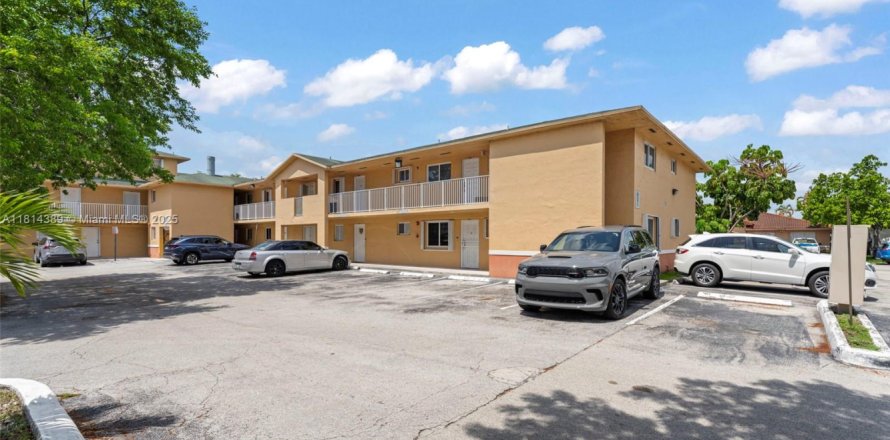Condominio en Hialeah, Florida, 1 dormitorio № 1768392