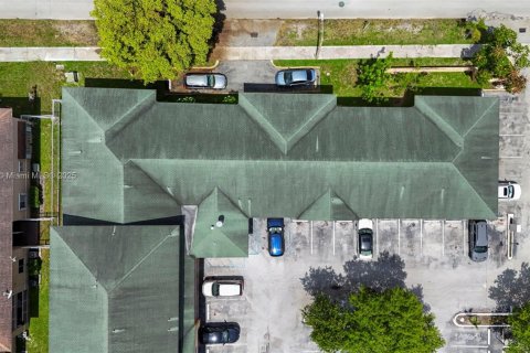 Condominio en venta en Hialeah, Florida, 1 dormitorio, 63.17 m2 № 1768392 - foto 29