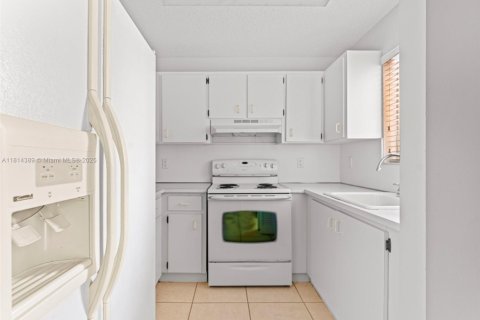 Condominio en venta en Hialeah, Florida, 1 dormitorio, 63.17 m2 № 1768392 - foto 4