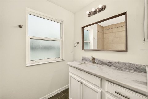 Villa ou maison à vendre à Largo, Floride: 2 chambres, 125.98 m2 № 2416295 - photo 21