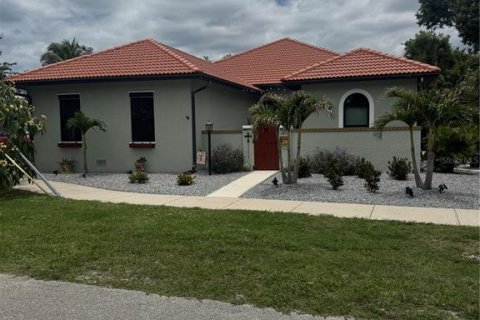 House in Nokomis, Florida 3 bedrooms, 214.6 sq.m. № 2134214
