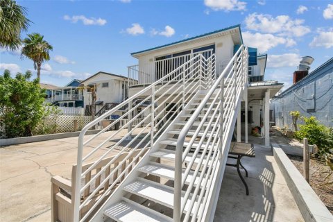 House in Redington Shores, Florida 3 bedrooms, 214.6 sq.m. № 1911328 - photo 19