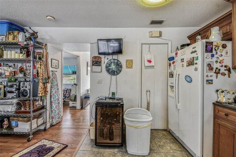 House in Redington Shores, Florida 3 bedrooms, 214.6 sq.m. № 1911328 - photo 4