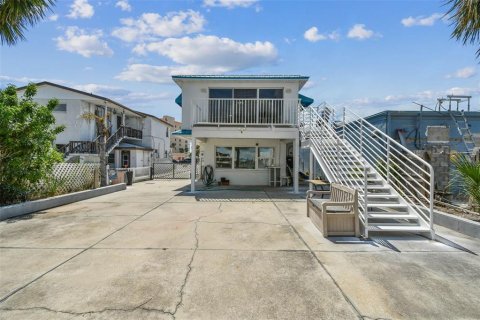 House in Redington Shores, Florida 3 bedrooms, 214.6 sq.m. № 1911328 - photo 18