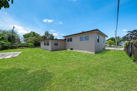 House in Miami Gardens, Florida 6 bedrooms, 211.82 sq.m. № 1683496 - photo 16