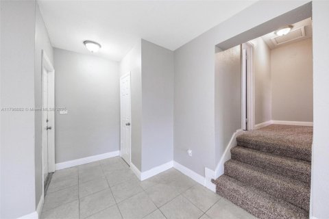 House in Miami Gardens, Florida 6 bedrooms, 211.82 sq.m. № 1683496 - photo 21