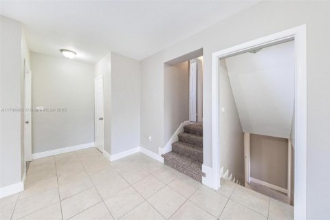 House in Miami Gardens, Florida 6 bedrooms, 211.82 sq.m. № 1683496 - photo 22