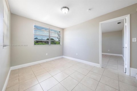 House in Miami Gardens, Florida 6 bedrooms, 211.82 sq.m. № 1683496 - photo 29