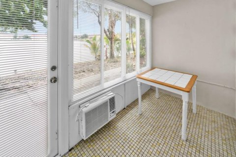 Condominio en venta en Miami, Florida, 38.09 m2 № 1794596 - foto 2