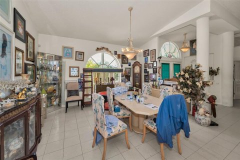 House in Palm Harbor, Florida 5 bedrooms, 299.8 sq.m. № 1907714 - photo 6