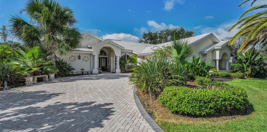House in Palm Harbor, Florida 5 bedrooms, 299.8 sq.m. № 1907714