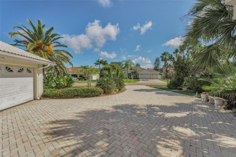 House in Palm Harbor, Florida 5 bedrooms, 299.8 sq.m. № 1907714 - photo 30