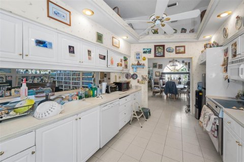 House in Palm Harbor, Florida 5 bedrooms, 299.8 sq.m. № 1907714 - photo 15