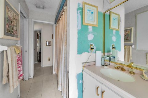 House in Palm Harbor, Florida 5 bedrooms, 299.8 sq.m. № 1907714 - photo 25
