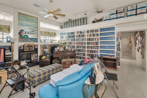 House in Palm Harbor, Florida 5 bedrooms, 299.8 sq.m. № 1907714 - photo 16