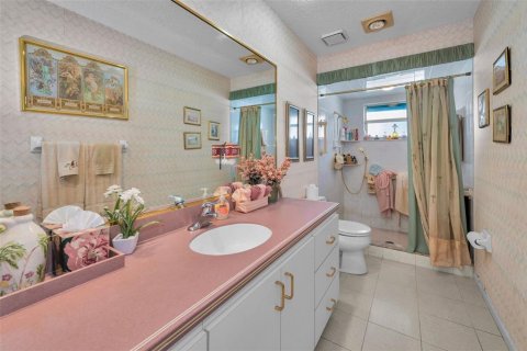House in Palm Harbor, Florida 5 bedrooms, 299.8 sq.m. № 1907714 - photo 27