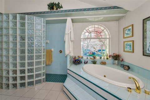 House in Palm Harbor, Florida 5 bedrooms, 299.8 sq.m. № 1907714 - photo 22