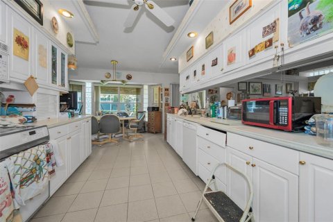 House in Palm Harbor, Florida 5 bedrooms, 299.8 sq.m. № 1907714 - photo 12