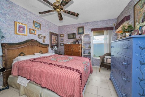 House in Palm Harbor, Florida 5 bedrooms, 299.8 sq.m. № 1907714 - photo 26