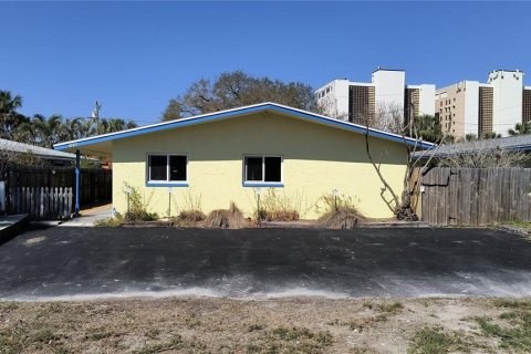 Propiedad comercial en venta en Indian Rocks Beach, Florida, 4 dormitorios, 148.64 m2 № 1530041 - foto 1