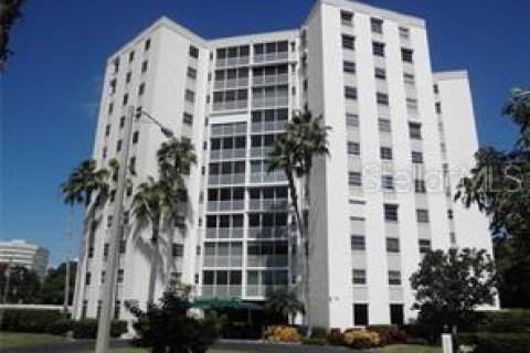 Condominio en alquiler en Sarasota, Florida, 2 dormitorios, 121.14 m2 № 1919873 - foto 1