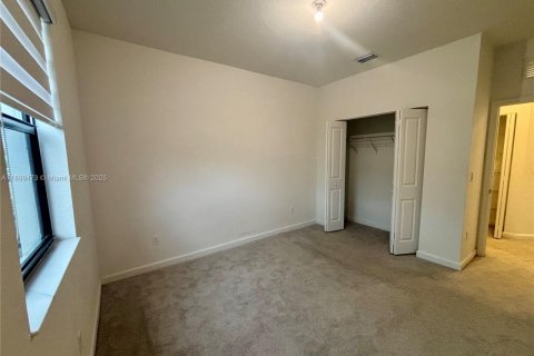 Touwnhouse à louer à Pembroke Pines, Floride: 3 chambres, 175.4 m2 № 1938701 - photo 12