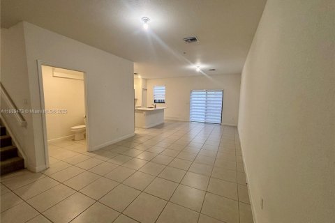 Touwnhouse à louer à Pembroke Pines, Floride: 3 chambres, 175.4 m2 № 1938701 - photo 6