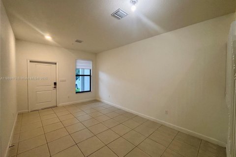 Touwnhouse à louer à Pembroke Pines, Floride: 3 chambres, 175.4 m2 № 1938701 - photo 7