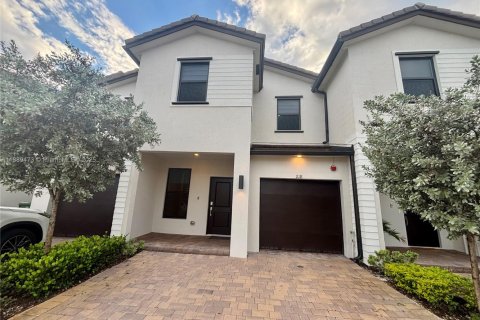 Touwnhouse à louer à Pembroke Pines, Floride: 3 chambres, 175.4 m2 № 1938701 - photo 2