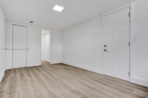 House in Fort Lauderdale, Florida 4 bedrooms, 188.96 sq.m. № 1695802 - photo 16