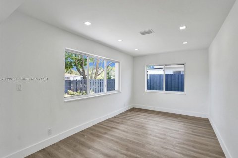 House in Fort Lauderdale, Florida 4 bedrooms, 188.96 sq.m. № 1695802 - photo 22