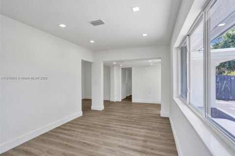 House in Fort Lauderdale, Florida 4 bedrooms, 188.96 sq.m. № 1695802 - photo 9