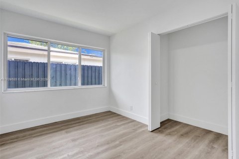 House in Fort Lauderdale, Florida 4 bedrooms, 188.96 sq.m. № 1695802 - photo 24