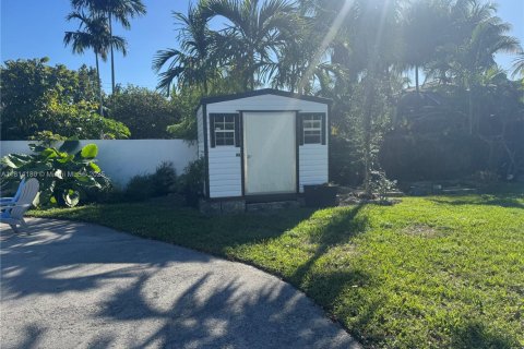 House in Miami, Florida 4 bedrooms, 222.59 sq.m. № 2017336 - photo 26