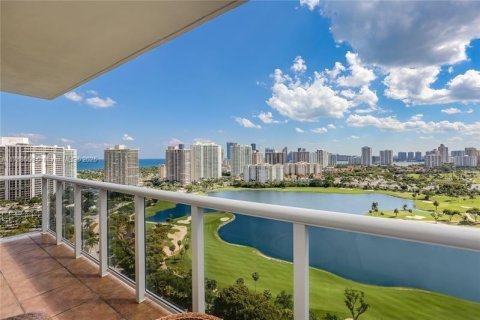 Condo in Aventura, Florida, 1 bedroom  № 1739915 - photo 1