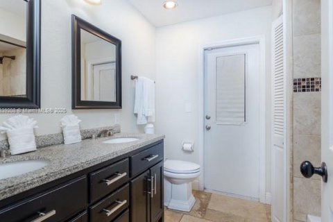 House in Cape Coral, Florida 4 bedrooms, 204.01 sq.m. № 1827620 - photo 23