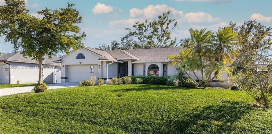 House in Cape Coral, Florida 4 bedrooms, 204.01 sq.m. № 1827620